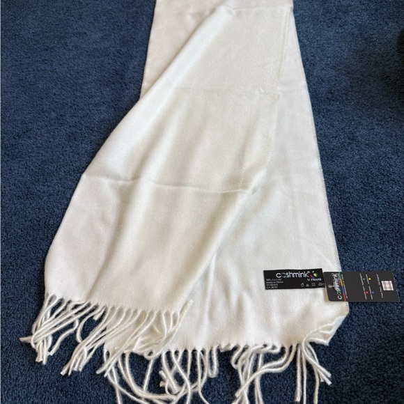 Fraas Creamy Winter White Scarf with Fringe - Picture 4 of 4